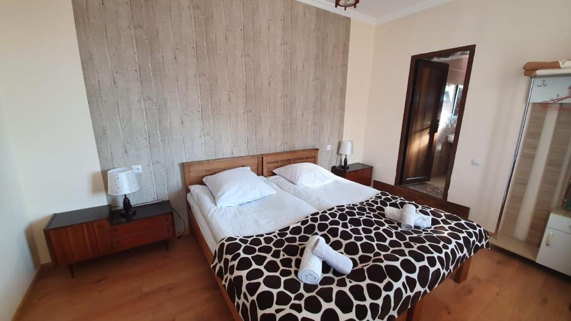 Guest House Sandro Stepantsminda Exterior photo